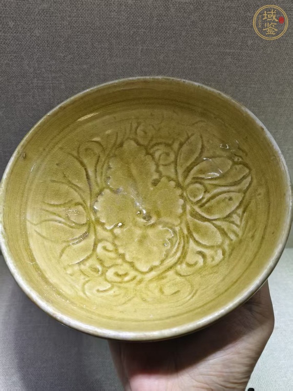 古玩陶瓷耀州窯青黃釉刻蓮花紋大碗真品鑒賞圖