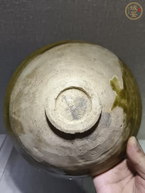 古玩陶瓷耀州窯青黃釉刻蓮花紋大碗真品鑒賞圖