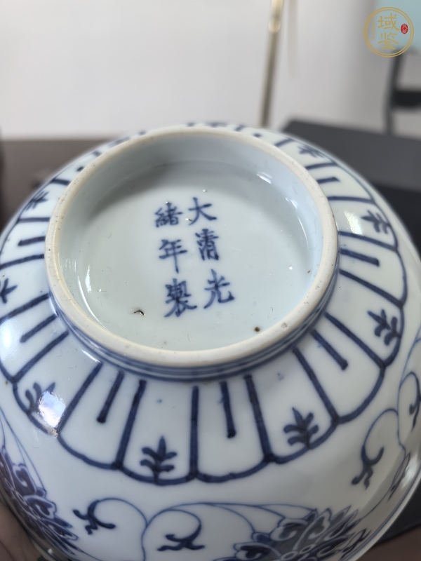 古玩陶瓷青花纏枝花卉紋宮式碗真品鑒賞圖