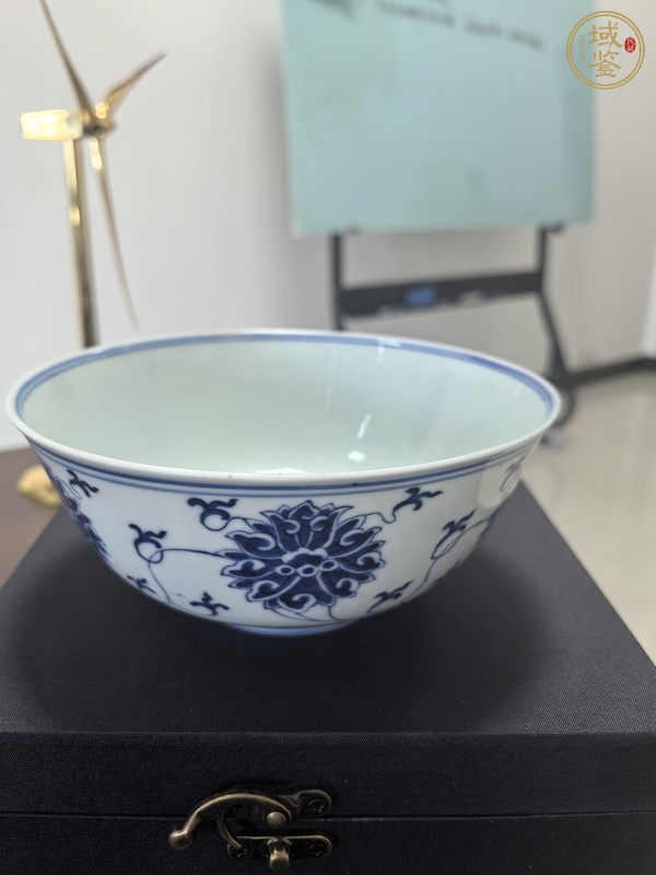 古玩陶瓷青花纏枝花卉紋宮式碗真品鑒賞圖