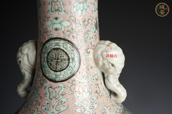 古玩陶瓷晚清·粉彩開窗福慶有余紋象耳瓶真品鑒賞圖