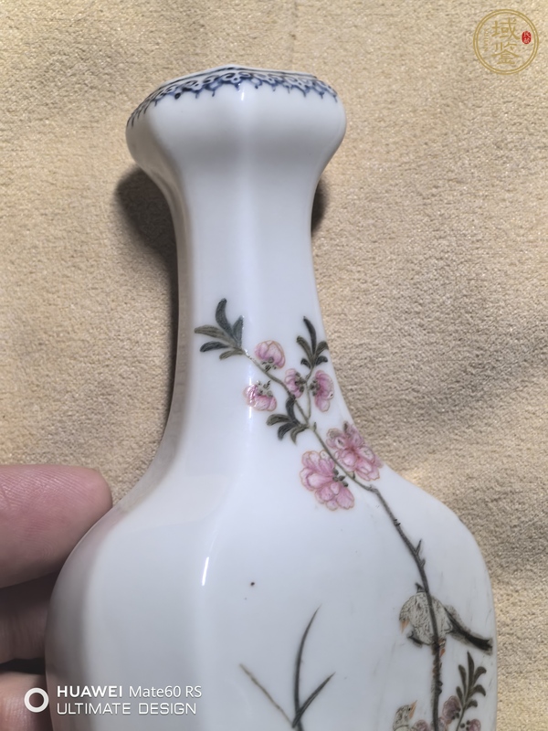 古玩陶瓷粉彩花鳥紋六方瓶真品鑒賞圖