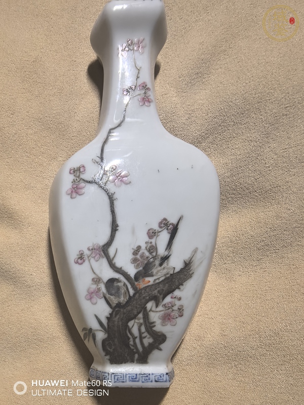 古玩陶瓷粉彩花鳥紋六方瓶真品鑒賞圖