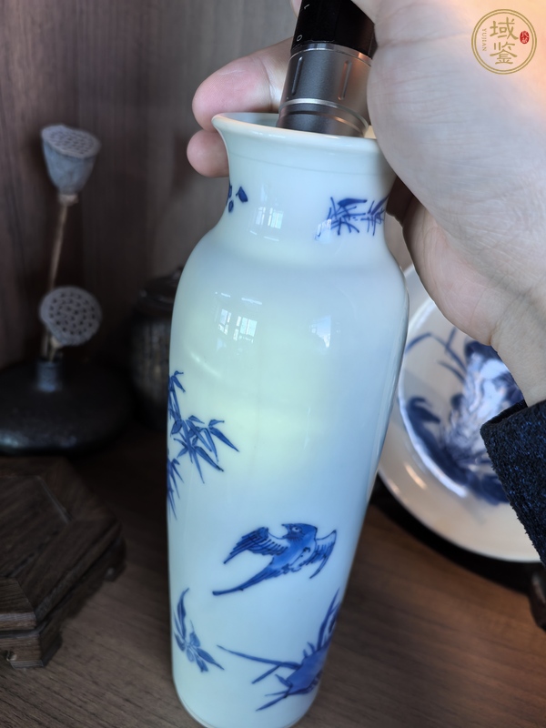 古玩陶瓷青花花鳥紋筒瓶，疑似修真品鑒賞圖