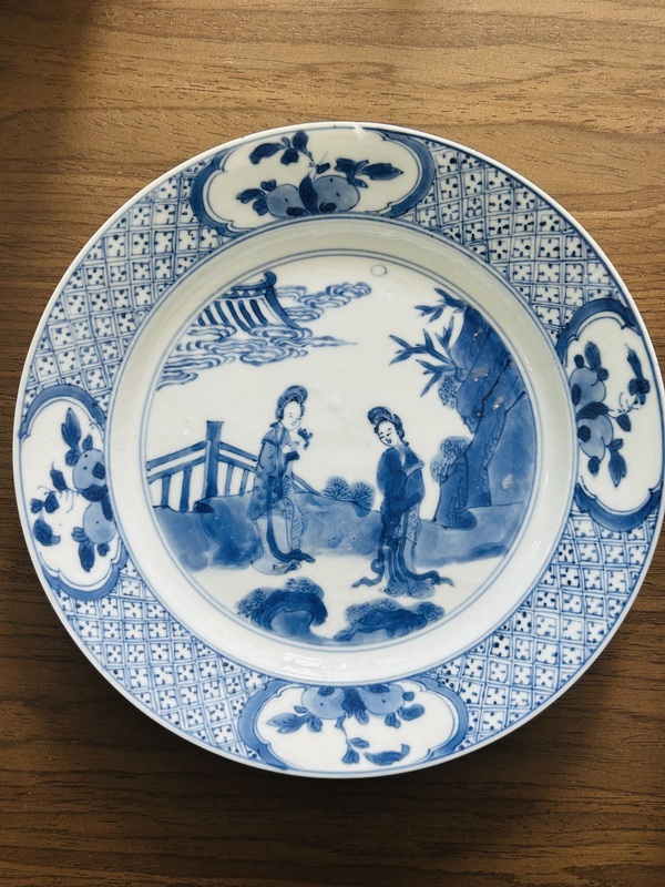 古玩轉(zhuǎn)賣康熙青花二喬圖折沿盤拍賣，當(dāng)前價格18000元