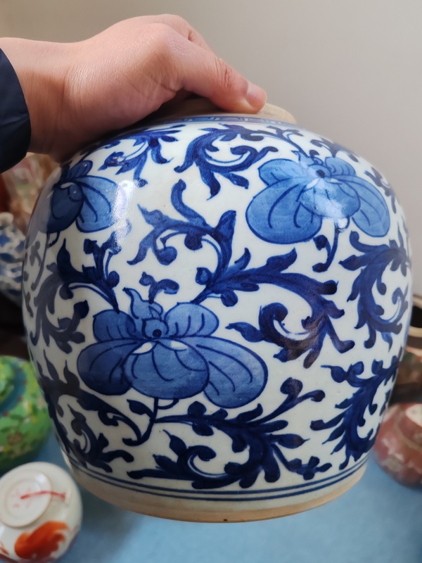 古玩陶瓷清中期青花纏枝花卉紋罐拍賣,當(dāng)前價格2088元