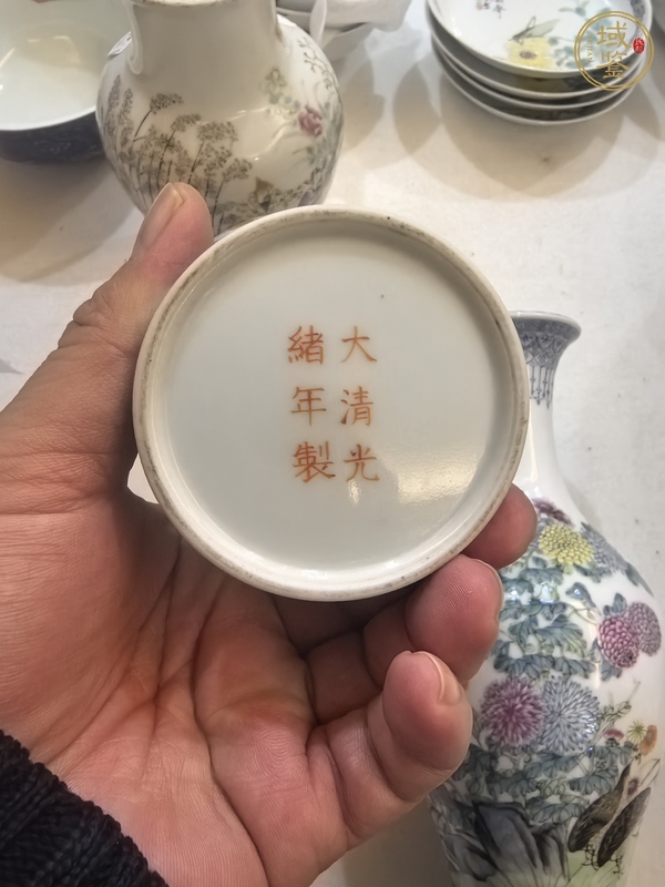 古玩陶瓷粉彩花卉瓶真品鑒賞圖