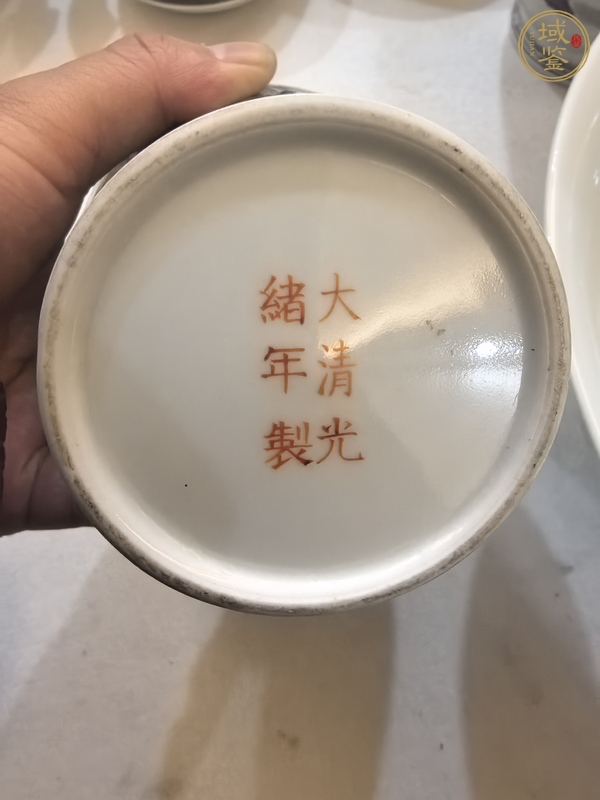 古玩陶瓷粉彩花卉瓶真品鑒賞圖