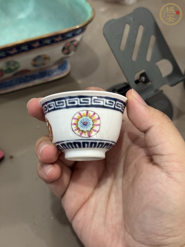 古玩陶瓷粉彩皮球花杯真品鑒賞圖