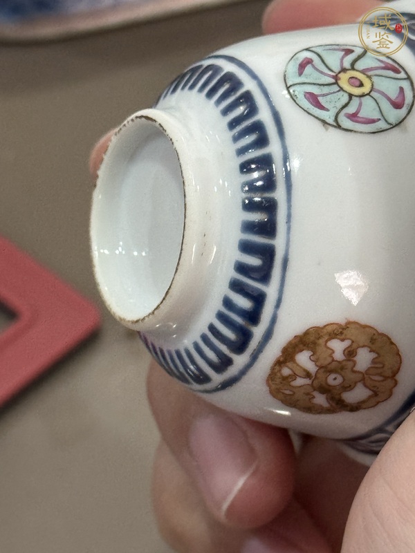 古玩陶瓷粉彩團花紋杯真品鑒賞圖