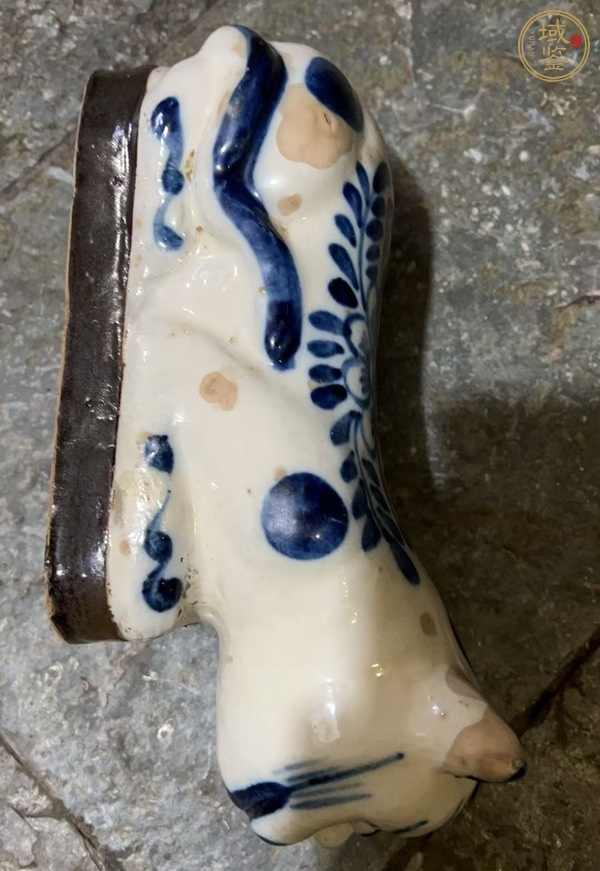 古玩陶瓷青花花卉紋虎枕真品鑒賞圖