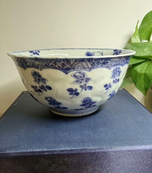 古玩陶瓷清康熙時期青花花卉壓印紋花口碗拍賣,當前價格3680元