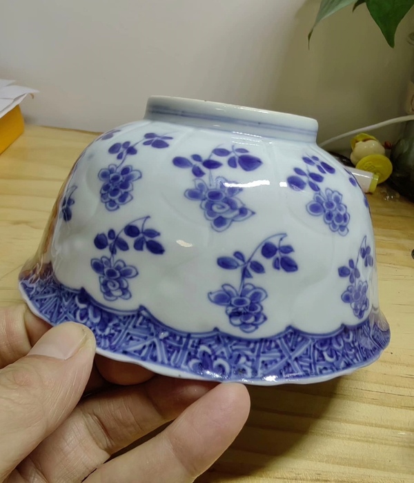 古玩陶瓷清康熙時期青花花卉壓印紋花口碗拍賣,當前價格3680元
