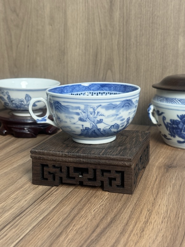 古玩陶瓷晚清青花把杯拍賣，當(dāng)前價(jià)格1600元