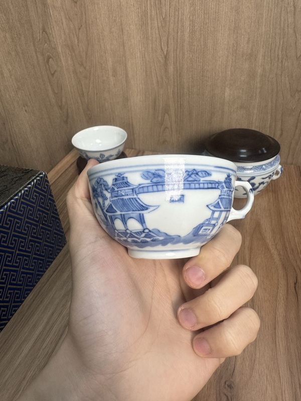 古玩陶瓷晚清青花把杯拍賣，當(dāng)前價(jià)格1600元