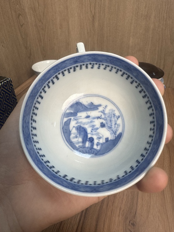 古玩陶瓷晚清青花把杯拍賣，當(dāng)前價(jià)格1600元