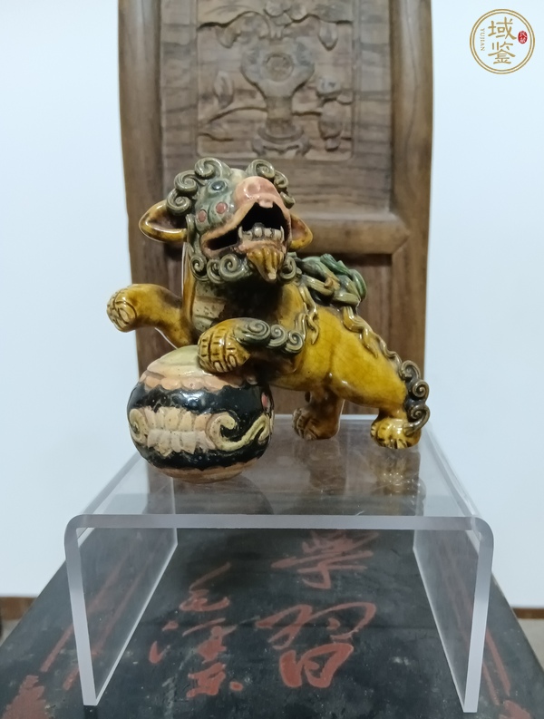 古玩陶瓷獅子塑像真品鑒賞圖