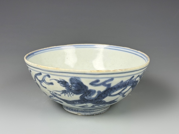 古玩陶瓷明晚期·青花龍鳳呈祥紋碗拍賣，當(dāng)前價格3724元