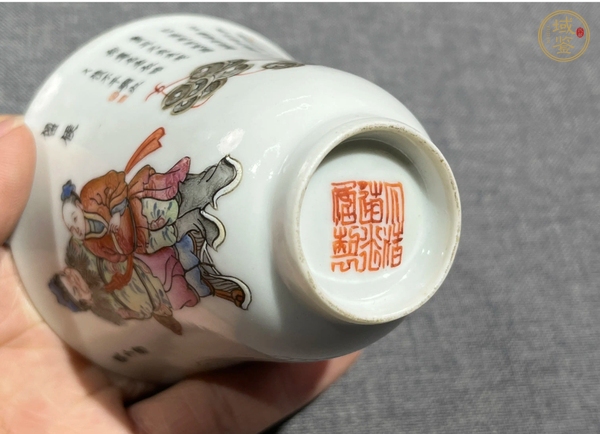 古玩陶瓷粉彩無雙譜人物鈴鐺杯真品鑒賞圖