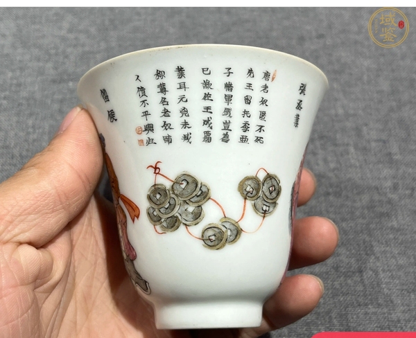 古玩陶瓷粉彩無雙譜人物鈴鐺杯真品鑒賞圖