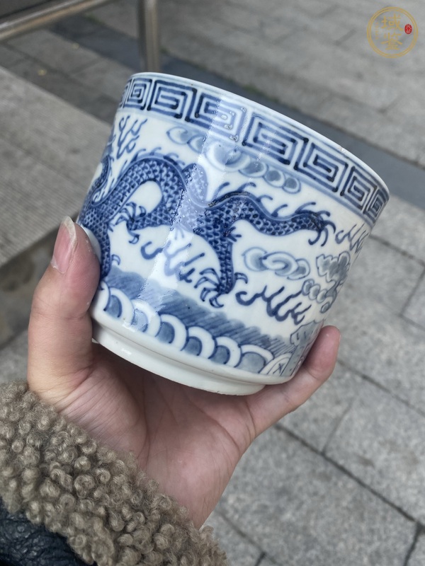 古玩陶瓷青花趕珠龍紋香爐真品鑒賞圖