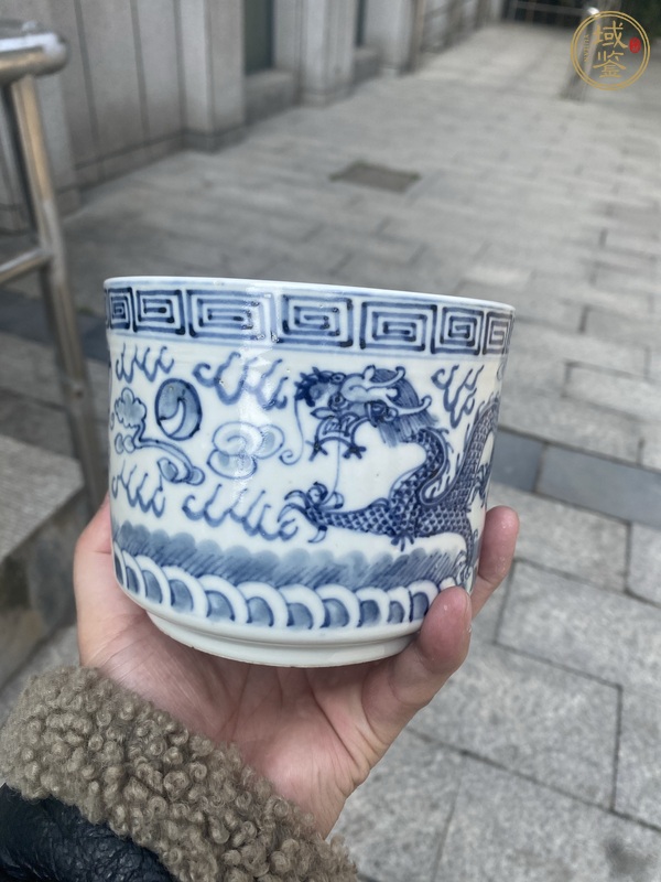 古玩陶瓷青花趕珠龍紋香爐真品鑒賞圖