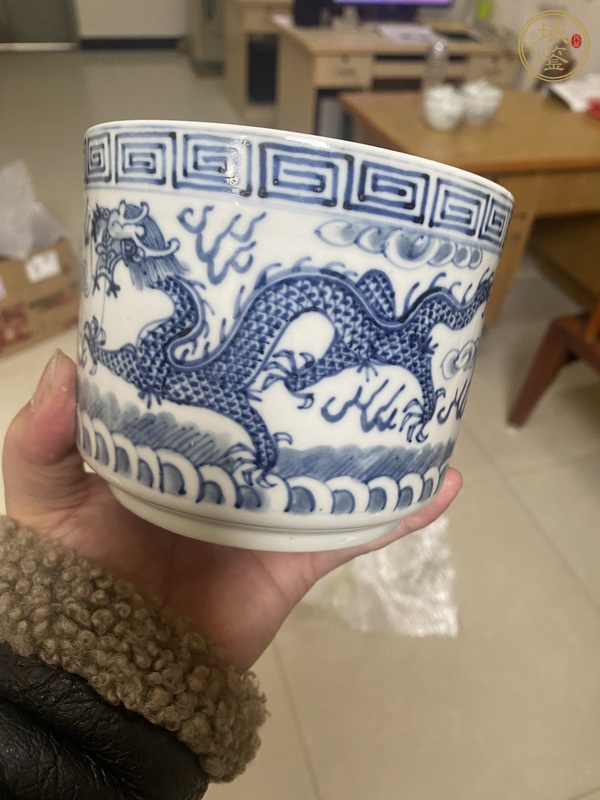 古玩陶瓷青花趕珠龍紋香爐真品鑒賞圖