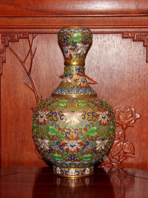 古玩雜項創匯?景泰藍銅胎掐絲琺瑯寶相花紋蒜頭瓶(精美)拍賣,當前價格918元