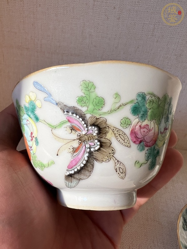 古玩陶瓷粉彩花卉蝴蝶紋茶圓真品鑒賞圖