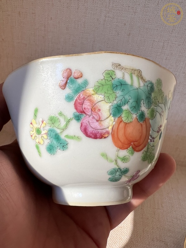 古玩陶瓷粉彩花卉蝴蝶紋茶圓真品鑒賞圖