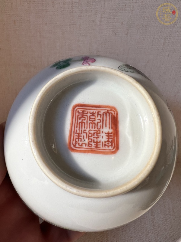 古玩陶瓷粉彩花卉蝴蝶紋茶圓真品鑒賞圖