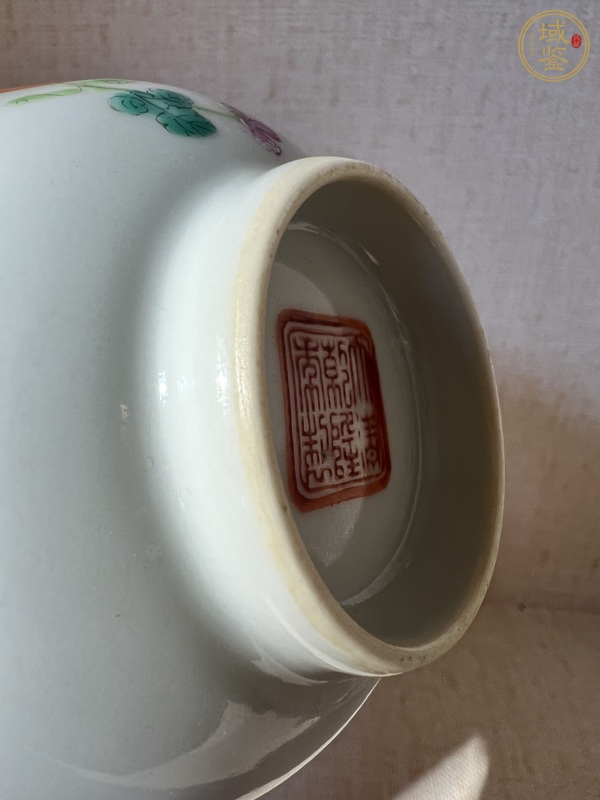 古玩陶瓷粉彩花卉蝴蝶紋茶圓真品鑒賞圖