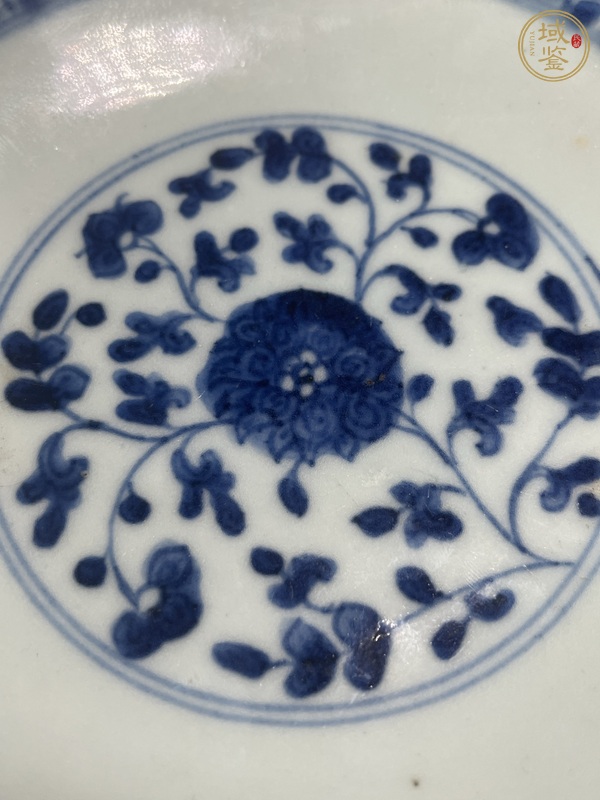 古玩陶瓷青花花卉紋盤真品鑒賞圖