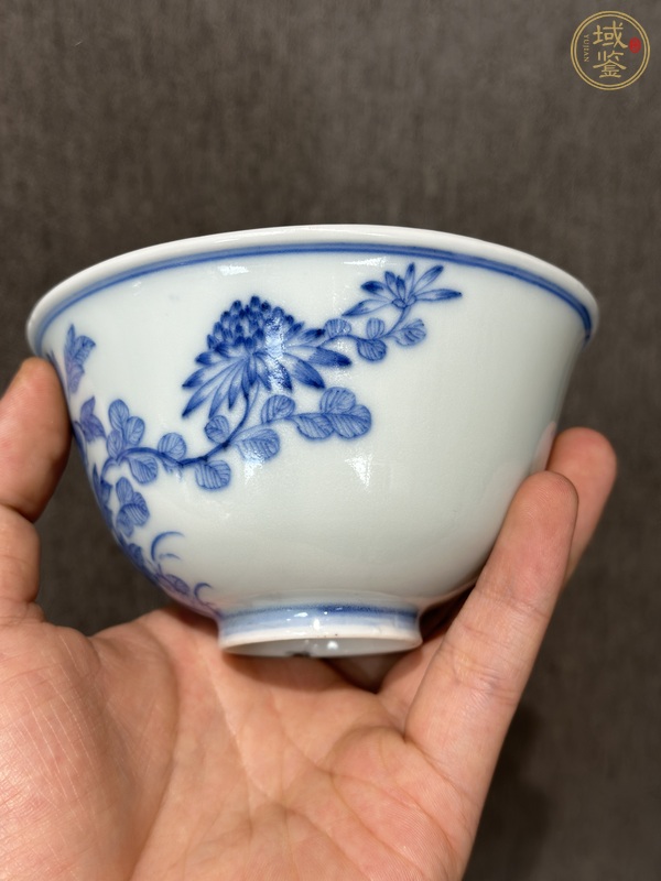 古玩陶瓷青花淡描花卉紋茶碗真品鑒賞圖