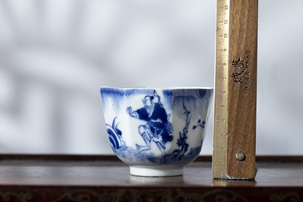 古玩陶瓷清道光·青花鷸蚌相爭漁翁圖八方杯拍賣，當前價格1588元