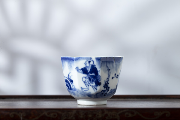 古玩陶瓷清道光·青花鷸蚌相爭漁翁圖八方杯拍賣，當前價格1588元