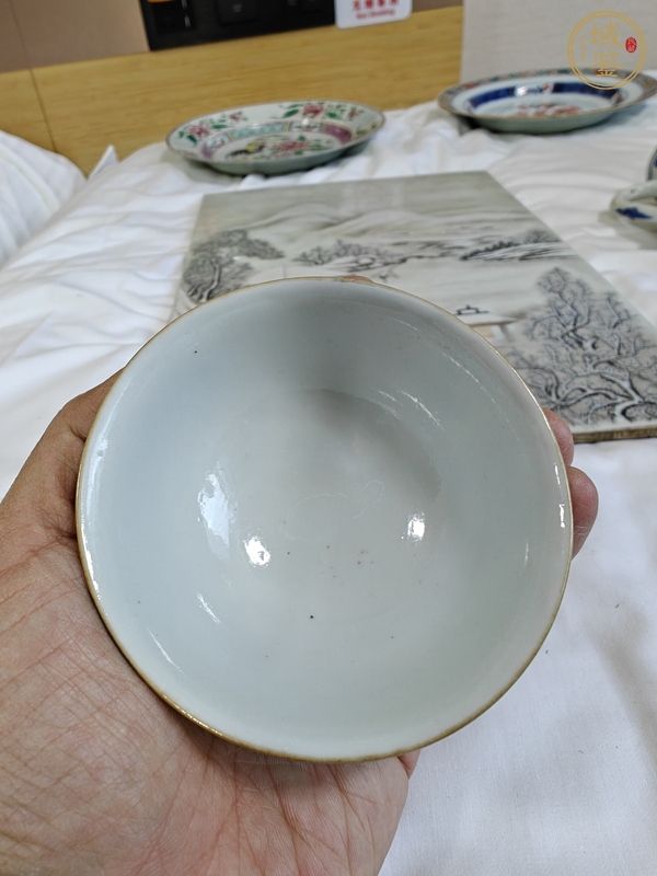 古玩陶瓷蘋果綠釉粉彩折枝花卉紋茶圓真品鑒賞圖