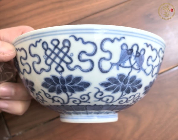 古玩陶瓷青花八寶花卉紋碗真品鑒賞圖