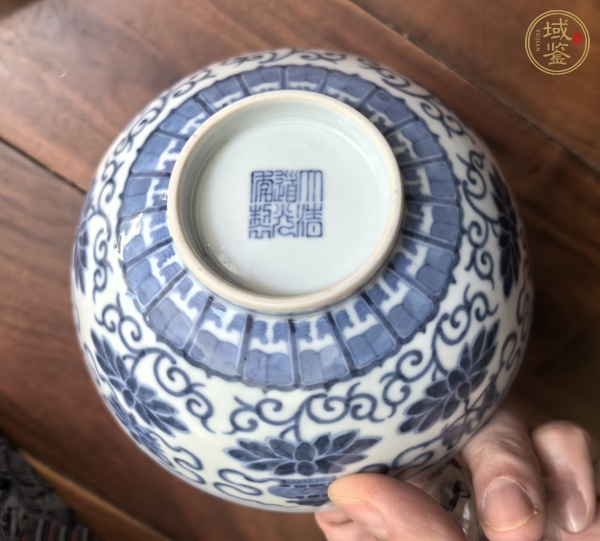 古玩陶瓷青花八寶花卉紋碗真品鑒賞圖