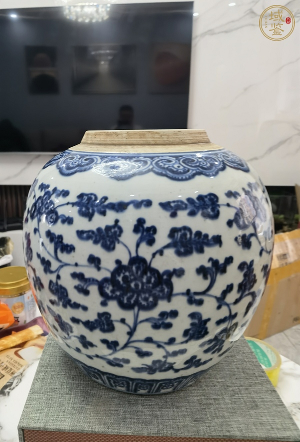 古玩陶瓷花卉紋青花罐真品鑒賞圖