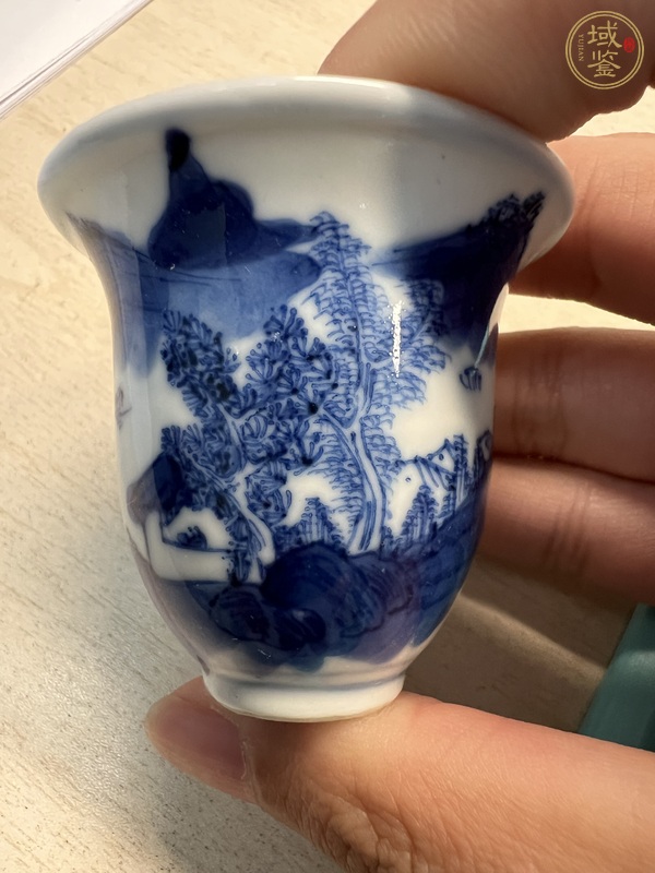 古玩陶瓷山水紋青花杯真品鑒賞圖