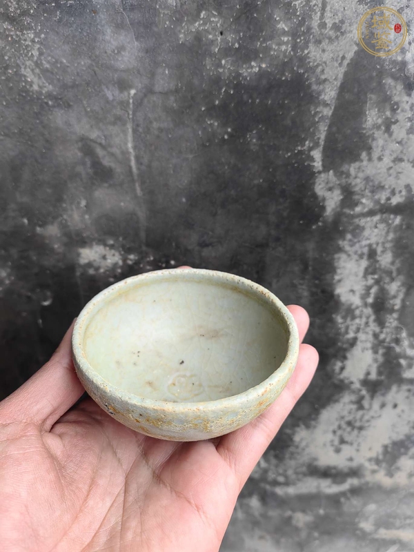 古玩陶瓷龍泉青瓷茶盞真品鑒賞圖