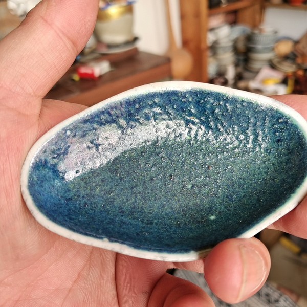古玩陶瓷爐鈞釉海棠小碟拍賣，當(dāng)前價(jià)格500元