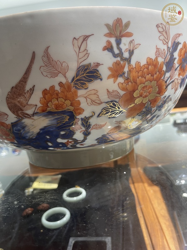 古玩陶瓷青花礬紅花卉紋碗真品鑒賞圖