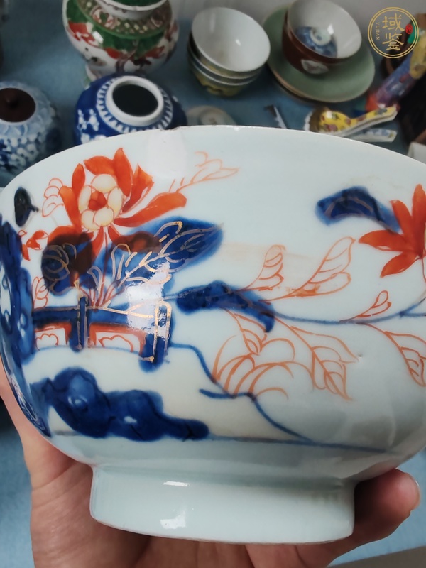 古玩陶瓷青花礬紅花卉紋碗真品鑒賞圖