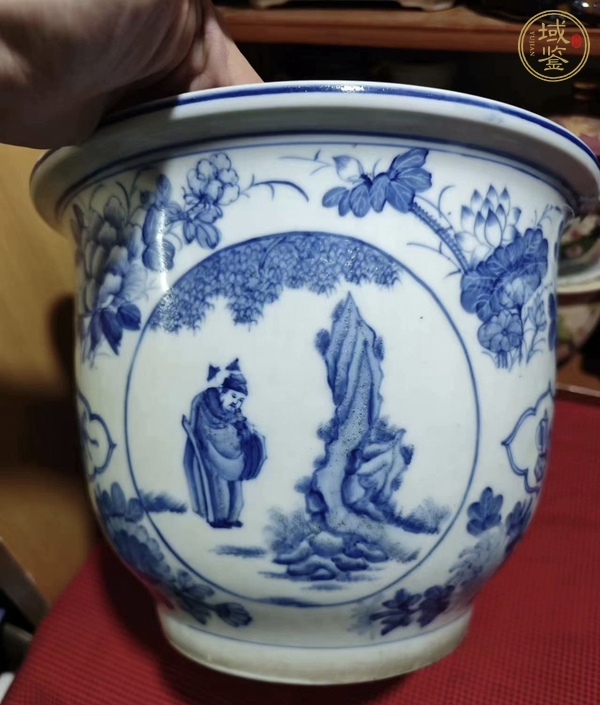 古玩陶瓷人物紋青花花盆真品鑒賞圖