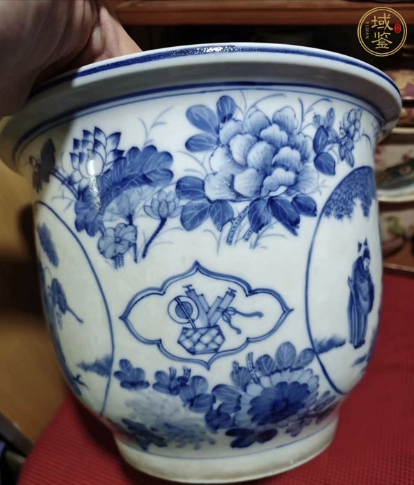 古玩陶瓷人物紋青花花盆真品鑒賞圖