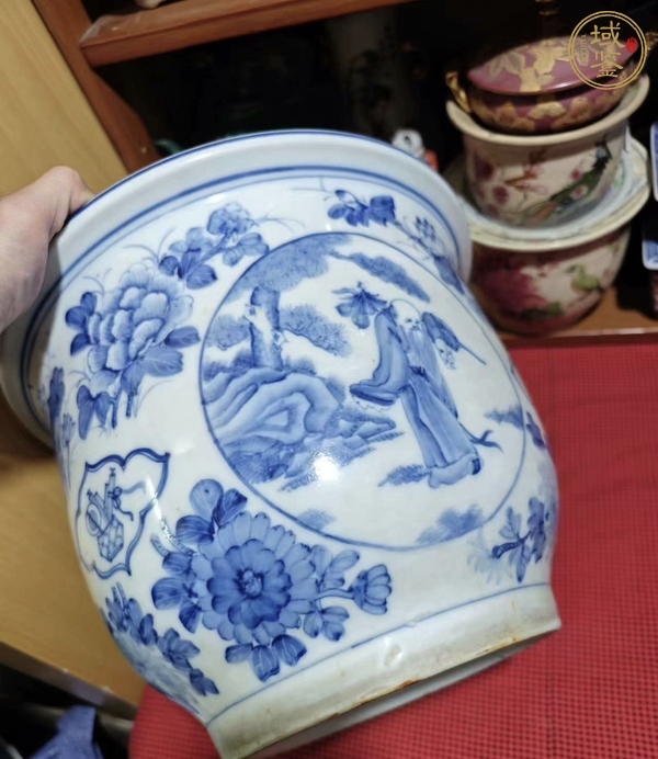 古玩陶瓷人物紋青花花盆真品鑒賞圖