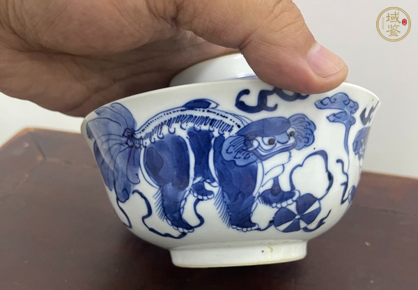 古玩陶瓷青花獅紋蓋碗真品鑒賞圖