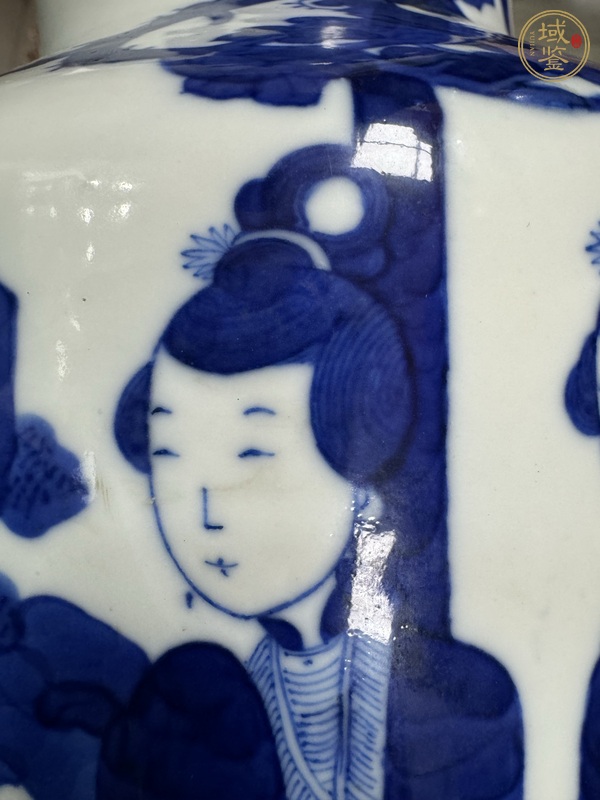 古玩陶瓷青花庭院仕女圖棒槌瓶真品鑒賞圖